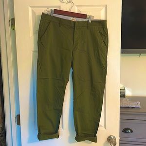 J Crew Slim Boyfriend Chino in Olive Green. Size 31